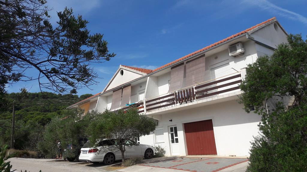 Apartments Irena Božava エクステリア 写真
