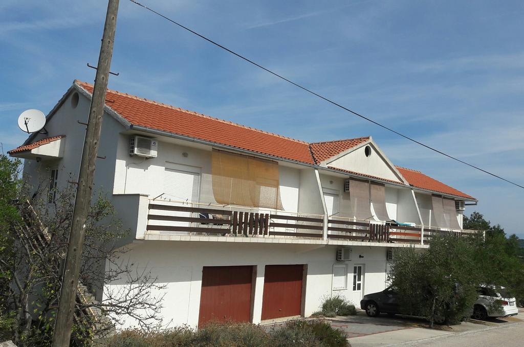 Apartments Irena Božava エクステリア 写真